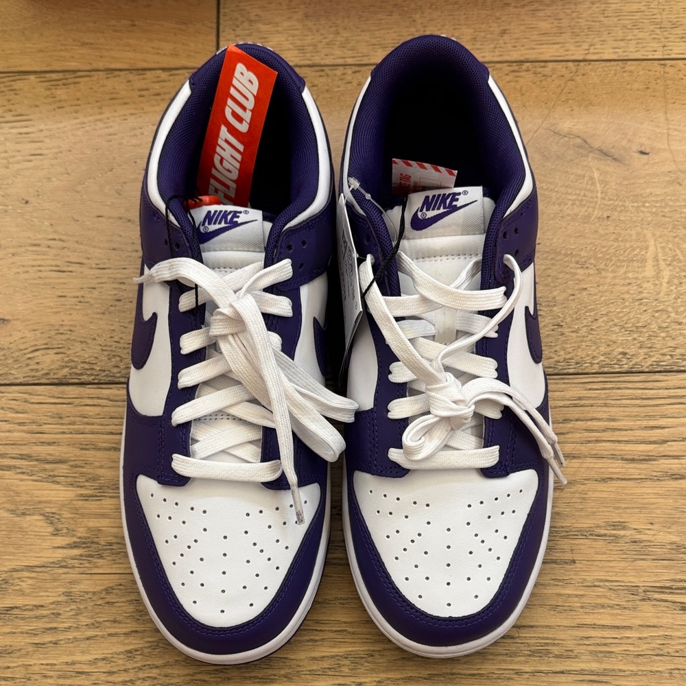 Nike Low-Top Sneakers in White and Purple - Picture 3 of 9